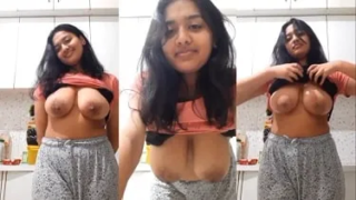 Image of Exposed Busty Babe Reveals Huge Boobs in Kitchen-Linkdebhai2.in