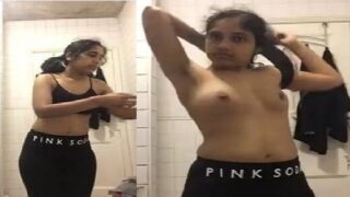 Image of Sensual Mallu GF Strips for Nude Bath Display-Linkdebhai.club